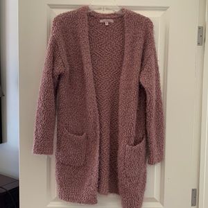 Fuzzy mauve cardigan with two front pockets